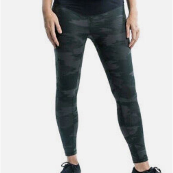 Ingrid&aIsabel maternity leggings size small - Picture 10 of 10